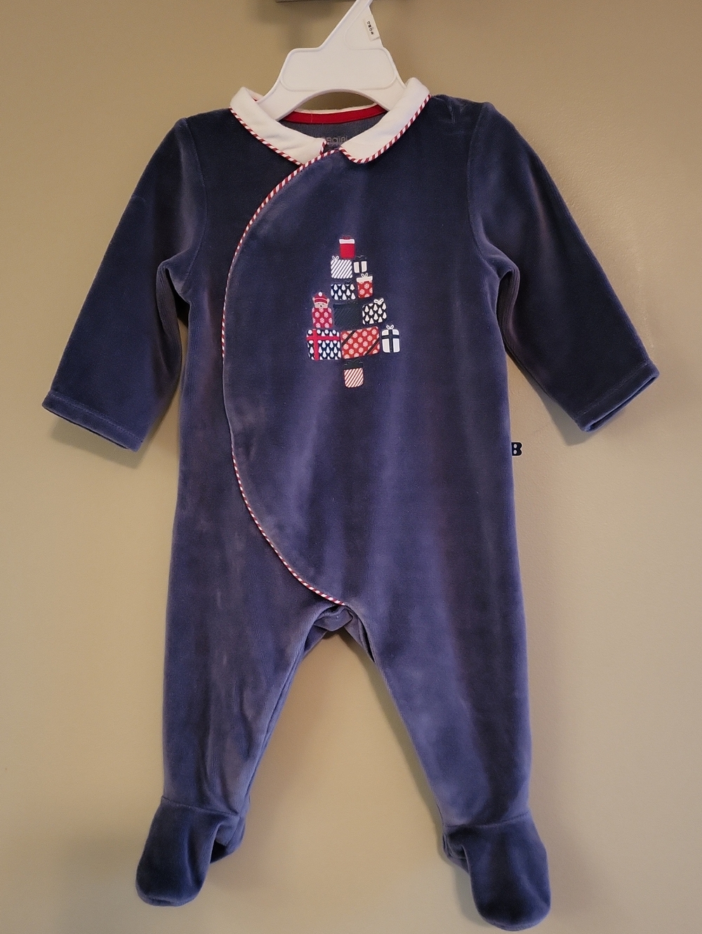 Obaibi soft velour holiday footed sleeper/footie